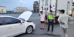 收费站两车相撞起争执 民警高效调解止纷争